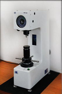 ロックウェル硬さ試験機